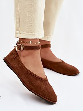 Balerinki Step in style  Balerinii pentru femei din piele naturală de la Big Star sunt un model elegant cu un caracter feminin. Partea superioară din piele de cati