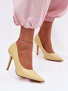 Pantofi cu toc subţire (stiletto) Step in style  Călcâiele din piele ecologică lucioasă sunt o propunere elegantă și atemporală care subliniază perfect stilul feminin. Partea superi