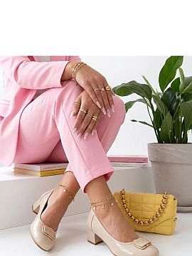 Pantofi dcu toc gros Solea  Clasicele tocuri sunt o propunere atemporală pentru femeile care apreciază eleganța și confortul în fiecare zi. Realizate din piele nat