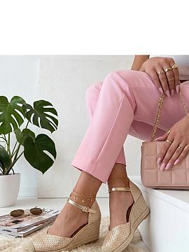 Cizme cu toc înalt Solea  Sandale espadrile elegante sunt o propunere ideală pentru zilele calde, combinând ușurința, confortul și un aspect la modă. Realizate 