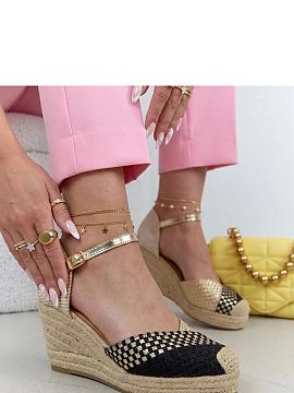 Cizme cu toc înalt Solea  Sandale espadrile stilat sunt o propunere ideală pentru zilele calde, combinând ușurința, confortul și un aspect modern. Fabricate dint