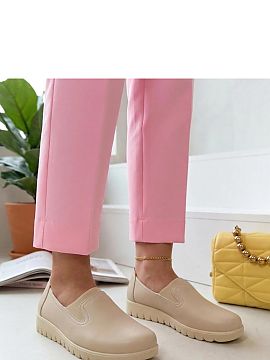 Pantofi de tip semi-sport Solea  Pantofii eleganți cu talpă joasă sunt o combinație perfectă între confort și eleganță zilnică. Realizați din piele ecologică, ar