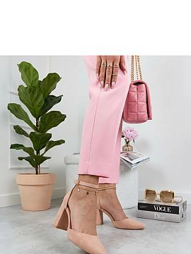 Pantofi dcu toc gros Solea  Elegantele pantofi cu un design rafinat sunt o propunere excelentă pentru femeile care apreciază stilul și confortul în orice situație.