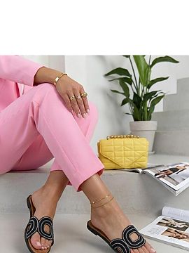 Papuci de casă Solea  Papuci delicati cu zirconii decorativi reprezintă o propunere elegantă pentru femeile care apreciază confortul combinat cu strălucirea s