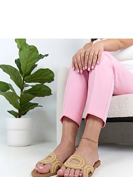 Papuci de casă Solea  Pantofii cu catarame delicate cu zirconiu decorativ sunt o propunere eleganta pentru femeile care apreciaza confortul combinat cu stralucire