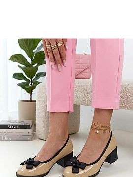Pantofi dcu toc gros Solea  Elegantele pantofi cu toc din piele lacuită naturală sunt o propunere pentru femeile care apreciază clasicul combinat cu o finisare moder