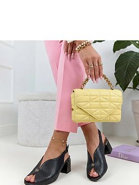 Sandale cu toc Solea  Elegantele sandale cu perforații sunt o propunere pentru femeile care apreciază combinația între confort și aspectul stilat. Realizate 