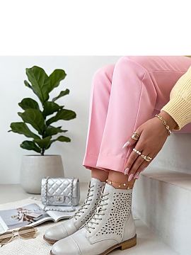 Botine perforate Solea  Botine elegante, perforate, cu sireturi sunt o propunere excelenta pentru femeile care apreciaza confortul si un design usor si modern. Conf