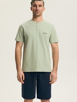 Pijama Henderson  Pijama pentru bărbați este un set confortabil și funcțional, care se va potrivi perfect atât pentru dormit, cât și ca homewear confor