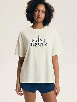 Pijama Henderson  Pijama de damă este un set confortabil și stilat, care se va potrivi perfect atât pentru somn, cât și ca homewear confortabil. Croiala 