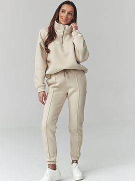 set Makadamia  Setul elegant de trening pentru femei, disponibil într-o mărime universală, este combinatia perfectă între confort și un aspect modern