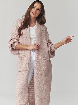 Cardigan Makadamia  Acest pulover lung de damă este combinația perfectă între confort, aspectul la modă și funcționalitate. Modelul în formă de cardiga