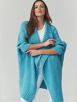 Kardigan Makadamia  Acest pulover lung de damă este o alegere excelentă pentru femeile care apreciază confortul, stilul și designul atemporal. Modelul sub f