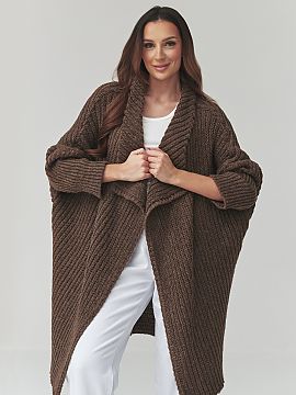 Kardigan Makadamia  Acest pulover lung pentru femei este o alegere excelentă pentru femeile care apreciază confortul, stilul și designul atemporal. Modelul s
