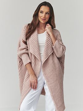 Kardigan Makadamia  Acest pulover lung de damă este o alegere excelentă pentru femeile care apreciază confortul, stilul și designul atemporal. Modelul sub f