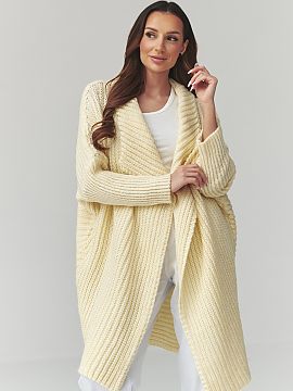 Kardigan Makadamia  Acest pulover lung de damă este o alegere excelentă pentru femeile care apreciază confortul, stilul și designul atemporal. Modelul sub f