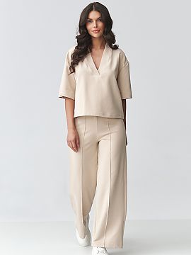 set Makadamia  Eleganta complet de damă cu pantaloni largi este combinația perfectă între confort și eleganță modernă. Setul este format dintr-o bl
