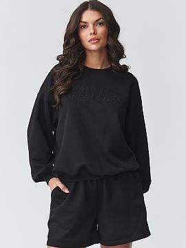 set Makadamia  Setul de trening elegant este combinația perfectă între confort și design modern. Setul include o bluză supradimensionată cu broderie 