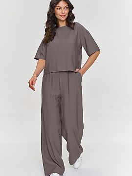 set Makadamia  Acest set elegant este o propunere ideală pentru zilele de primăvară și vară, când dorești să îmbini un aspect la modă cu o înalt