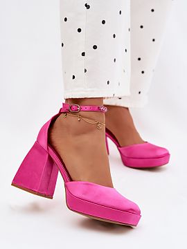 Sandale cu toc Step in style  Sandalele pentru femei cu finisaj satinat pe toc sunt o propunere stilată pentru femeile care apreciază eleganța într-o interpretare mod