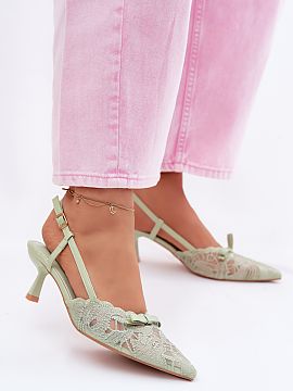 Sandale cu toc Step in style  Sandale de dantelă pentru femei cu toc mic sunt o propunere extrem de feminină și elegantă, ideală pentru ocazii speciale. Dantela deli