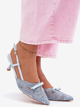 Sandale cu toc Step in style  Sandale de dantelă cu toc mic pentru femei sunt o propunere extrem de feminină și elegantă, ideală pentru ocazii speciale. Dantela deli