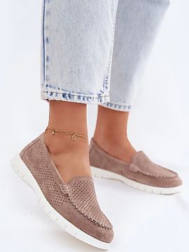 Mokasini Step in style  Mocasini damă de la marca Vinceza sunt o propunere ideală pentru femeile care apreciază confortul și stilul atemporal. Realizate din pie