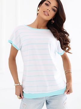 Bluzka Relevance  Bluza cu caracter zilnic este o propunere eleganta si confortabila atat pentru ziua de zi, cat si pentru munca. Realizata dintr-o amestec de