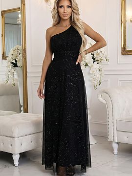 rochie lungă Numoco  Există rochii care nu au nevoie de accesorii pentru a impresiona. Această rochie neagră maxi cu particule subtile arată ca cerul nopții