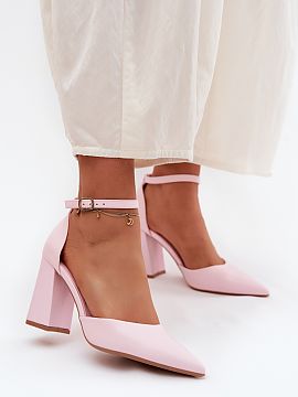 Pantofi dcu toc gros Step in style  Tocuri de damă din imitație de piele pe un suport sunt o propunere elegantă și versatilă, care se va potrivi perfect în multe stiliză