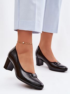 Pantofi dcu toc gros Step in style  Pantofi pentru femei de la marca Vinceza sunt un model elegant cu un caracter atemporal. Realizate din piele ecologică. Plasate pe un toc s