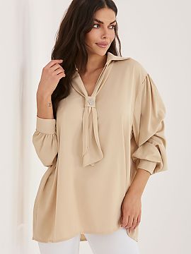 Bluzka Factory Price  Elegantna bluză stilată este alegerea perfectă pentru zi de zi, la birou și pentru ocazii speciale, când vrei să arăți elegant și s