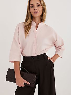 Cămașă de damă Factory Price  Cămașa de damă cu croială clasică este o propunere elegantă și universală, ideală atât pentru ziua de zi, cât și pentru muncă. 