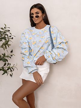 Bluza LaBalancia  Bluza REMY print Blue flowers este o combinație între confortul unei ținute de zi cu zi și un model subtil, floral, care adaugă prospe�