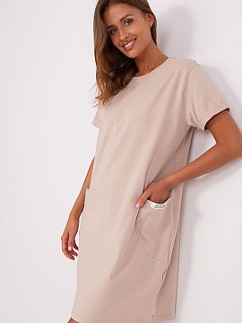 rochie de zi Rue Paris  Rochie comodă de trening cu croială simplă, creată pentru utilizare zilnică în zilele calde de vară. Designul minimalist și neted î