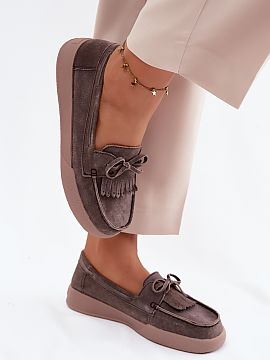 Mokasini Step in style  Mocasini damă din piele de catifea naturală pe o platformă sunt o propunere elegantă și confortabilă pentru ziua de zi. Platforma ridi