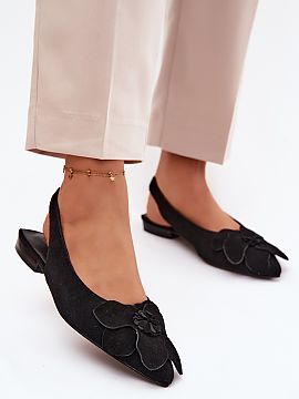 Sandaale Step in style  Sandalele de damă din piele naturală de la marca Vinceza sunt o propunere elegantă pentru ocazii speciale. Vârful ascuțit conferă înt