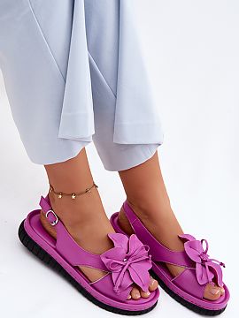 Sandalii cu platformă Step in style  Sandalele de damă din piele naturală sunt o propunere elegantă și spectaculoasă, care se va potrivi perfect în diferite ocazii. Fasonu
