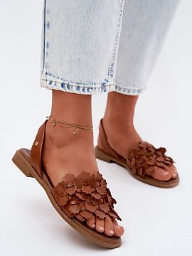 Sandaale Step in style  Sandalele realizate din piele naturală sunt o propunere elegantă și confortabilă pentru zilele calde. Forma lor ușoară și elegantă c