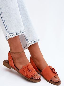 Sandaale Step in style  Sandalele pentru femei din piele naturală sunt o propunere elegantă și confortabilă pentru zilele calde. Stilul lor subtil se potriveșt