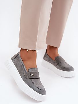 Pantofi cu platformă Step in style  Pantofi eleganți pentru femei din piele naturală de catifea sunt o propunere confortabilă și elegantă pentru fiecare zi. Croiala univer