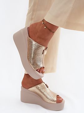 Cizme cu toc înalt Step in style  Șlapi damă din piele naturală de la marca Vinceza sunt o propunere elegantă și confortabilă pentru zilele călduroase. Acestea arată 