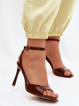 Sandale cu toc Step in style  Elegante sandale de damă cu toc înalt realizate din imitație de piele sunt o propunere ideală pentru femeile care apreciază stilul și 