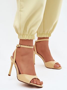 Sandale cu toc Step in style  Elegante sandale cu toc pentru femei, realizate din imitație de piele, sunt o propunere ideală pentru femeile care apreciază stilul și a