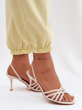 Sandale cu toc Step in style  Elegantne sandale pentru femei realizate din piele ecologică de înaltă calitate sunt o propunere ideală pentru femeile care apreciază s
