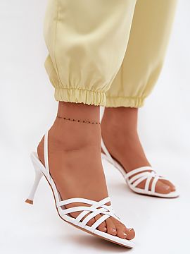 Sandale cu toc Step in style  Elegantne sandale pentru femei realizate din piele ecologică de înaltă calitate sunt o propunere ideală pentru femeile care apreciază s