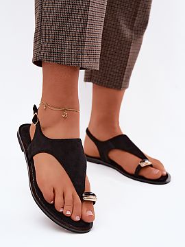Sandaale Step in style  Sandalele de damă din piele ecologică sunt o propunere elegantă și confortabilă pentru zilele de vară. Forma lor ușoară și plată l