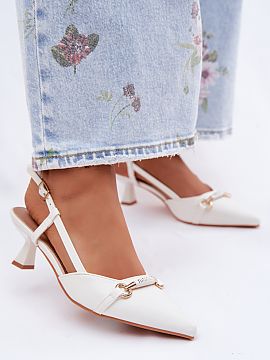 Sandale cu toc Step in style  Sandale elegante de damă realizate din piele ecologică de înaltă calitate sunt o propunere ideală pentru femeile care apreciază stilul