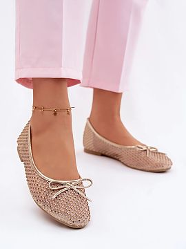 Balerinki Step in style  Balerinii feminini de la marca Vinceza sunt o propunere elegantă și elegantă, perfectă pentru zilele mai calde. Croiala plată asigură 