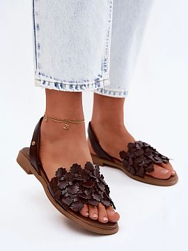 Sandaale Step in style  Sandalele realizate din piele naturală sunt o propunere stilată și confortabilă pentru zilele calde. Forma lor ușoară și elegantă co
